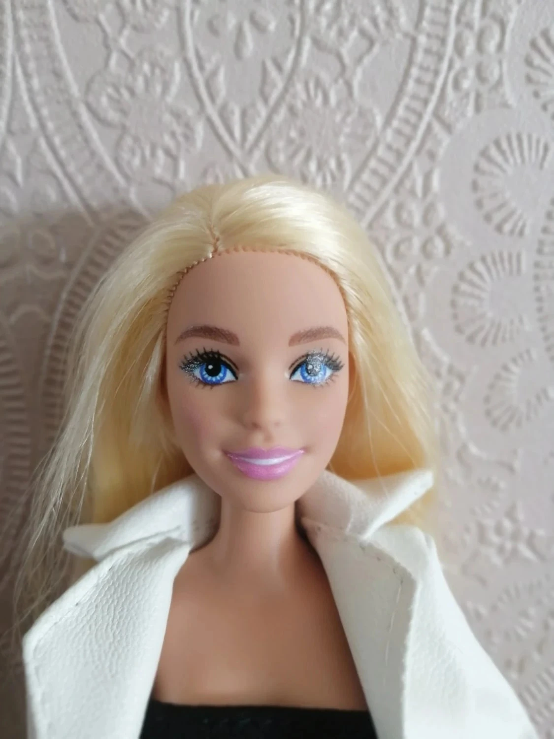 Jolie Barbie dans une tenue décontractée – photo 2
